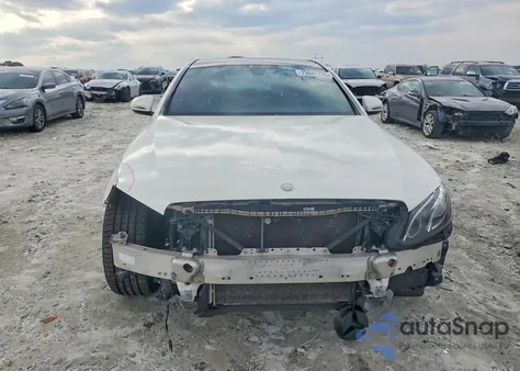 2017 Mercedes-Benz E 300 z USA, uszkodzony, nr VIN WDDZF4JB4HA095123
